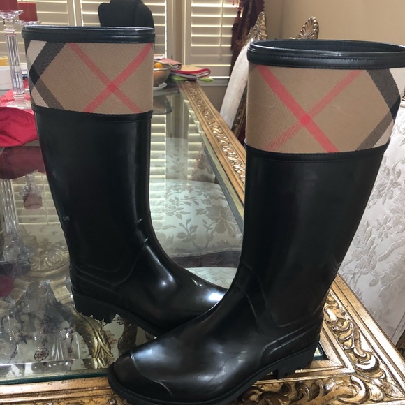 Burberry Shoes - Burbury rain boots👢brand new🏷